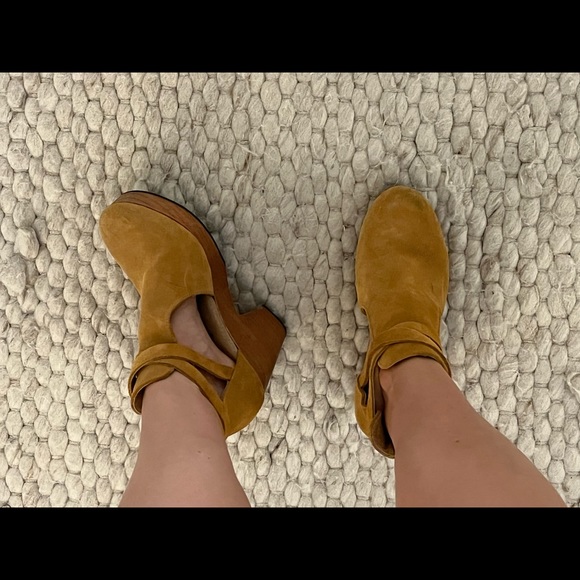 FREE PEOPLE Mustard Leather Platform Clogs Size 36 (6) - Picture 10 of 10